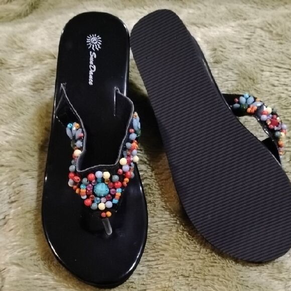Elegant Black Sandals with Beaded Straps - Picture 5 of 5